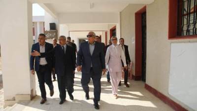 محافظ الوادي الجديد يتفقد جاهزية لجان انتخابات" النواب"  