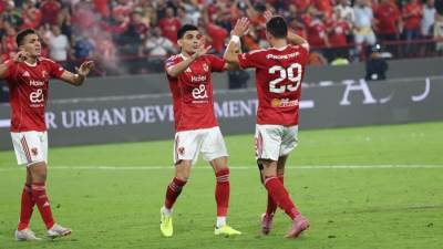 عاجل.. الأهلي يُتوج بالسوبر المصري ويقسو علي الزمالك في ليلة حمراء 