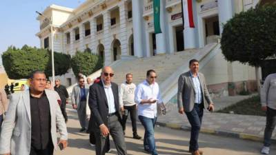 محافظ المنيا يتفقد عددًا من اللجان الانتخابية لمتابعة سير انتخابات النواب