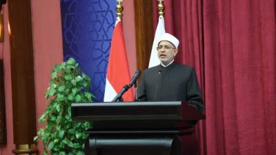 رئيس جامعة الأزهر للطلاب الوافدين: احملوا الأمانة وكونوا على قدر المسؤولية