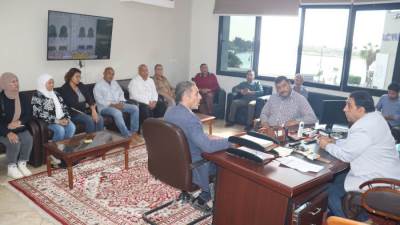 سكرتير بني سويف يتابع مشروعات الدواجن وطرح منتجاتها من الطيور الحية للبيع