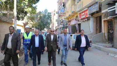 محافظ المنيا يتفقد شوارع أبوقرقاص ويستمع لشكاوى المواطنين