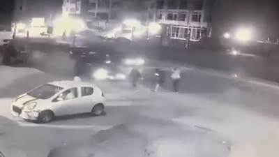 كشف ملابسات تداول فيديو لسير قائد سيارة "ملاكي" برعونة والاصطدام بشخصين بالقاهرة