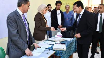 وزير الشباب والرياضة يدلي بصوته في انتخابات مجلس النواب 