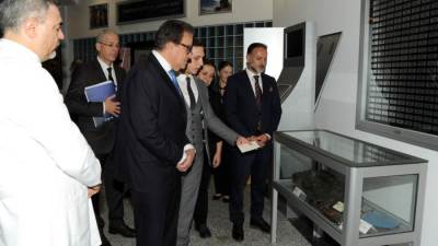 وزير الصحة يزور مستشفى تركي رائد في إعادة تأهيل إصابات الحبل الشوكي والدماغ والتأهيل الروبوتي