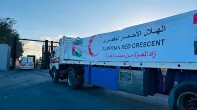 قافلة "زاد العزة" الـ83 تدخل إلى الفلسطينيين في قطاع غزة