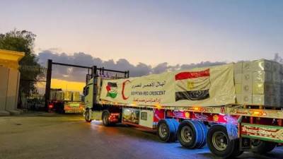 الهلال الأحمر: قافلة زاد العزة الـ84 تحمل أطنانا من المساعدات للفلسطينيين