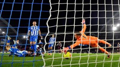 برايتون يسقط في ملحمة إنجليزية مثيرة أمام أستون فيلا 3-4