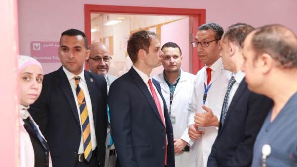 الصحة: مستشفى زايد التخصصي بستقبل وزير الدولة البريطاني وممثلي الصحة العالمية