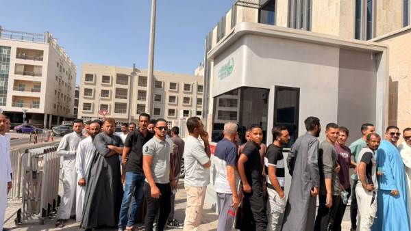 بالفيديو| "مصر بتجمعنا".. مشاركة قوية من المصريين بأبوظبي في انتخابات مجلس النواب 2025