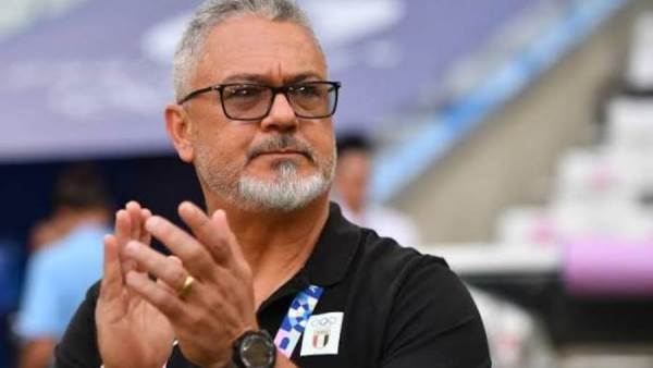 "إنجازاتي تتحدث".. رد ناري من ميكالي على حسام حسن