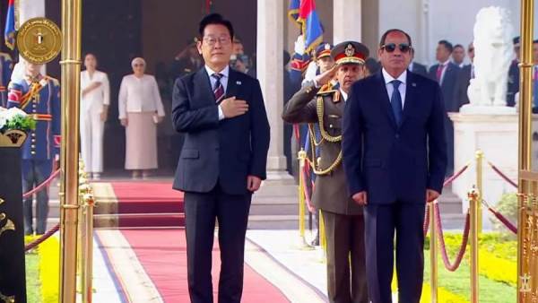 الرئيس السيسي يستقبل نظيره الكوري الجنوبي في قصر الاتحادية
