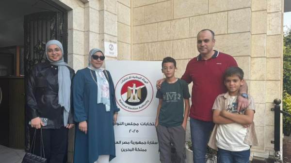 المصريون في البحرين يتوافدون الإدلاء بأصواتهم في أول أيام تصويت الخارج لانتخابات النواب 2025