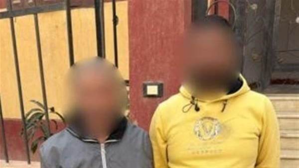 ضبط شخصين بمحيط لجنة انتخابية بالقاهرة بحوزتهما عدد من كروت الدعاية  