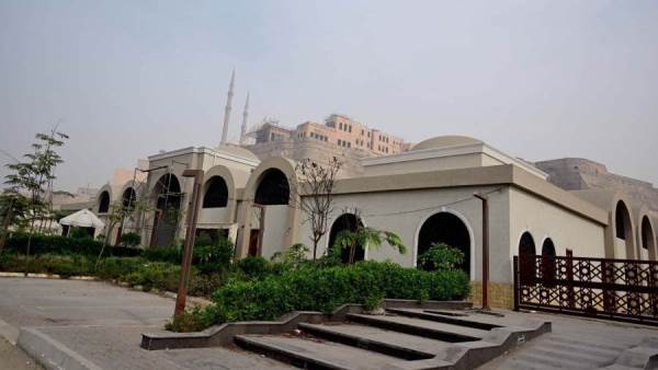 رئيس الوزراء يتفقد عددًا من أعمال تطوير الطرق بالقاهرة