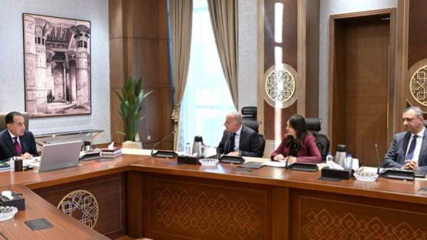 رئيس الوزراء يناقش الفرص الاستثمارية بمنطقة "المثلث الذهبي"